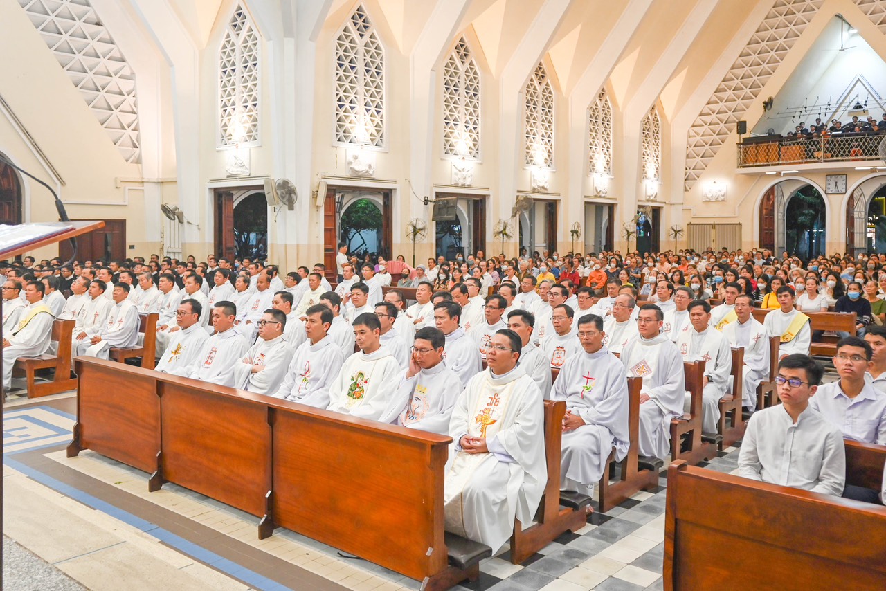 dong-chua-cuu-the-07 Dong-Chua-Cuu-The-07.jpg