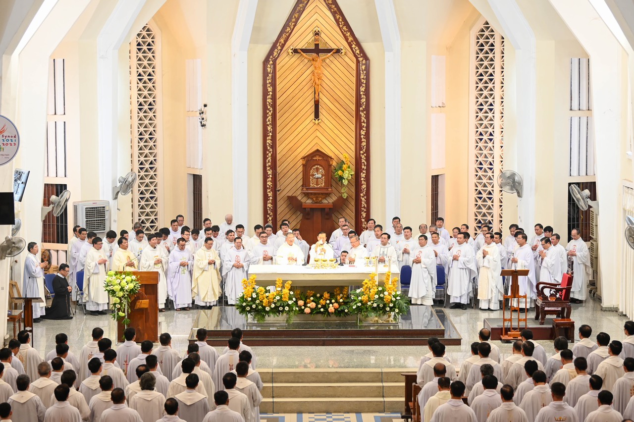 dong-chua-cuu-the-10 Dong-Chua-Cuu-The-10.jpg