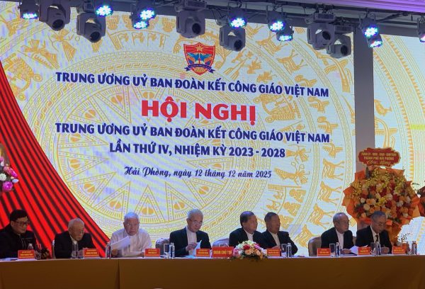 hoi20nghi20ubdkcgvn2002 Hoi nghi UBDKCGVN 02.jpg (1.47 MB)