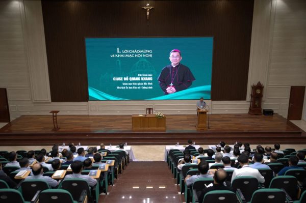 hoi-nghi20daichungvien hoi-nghi DaiChungVien.jpg (159 KB)